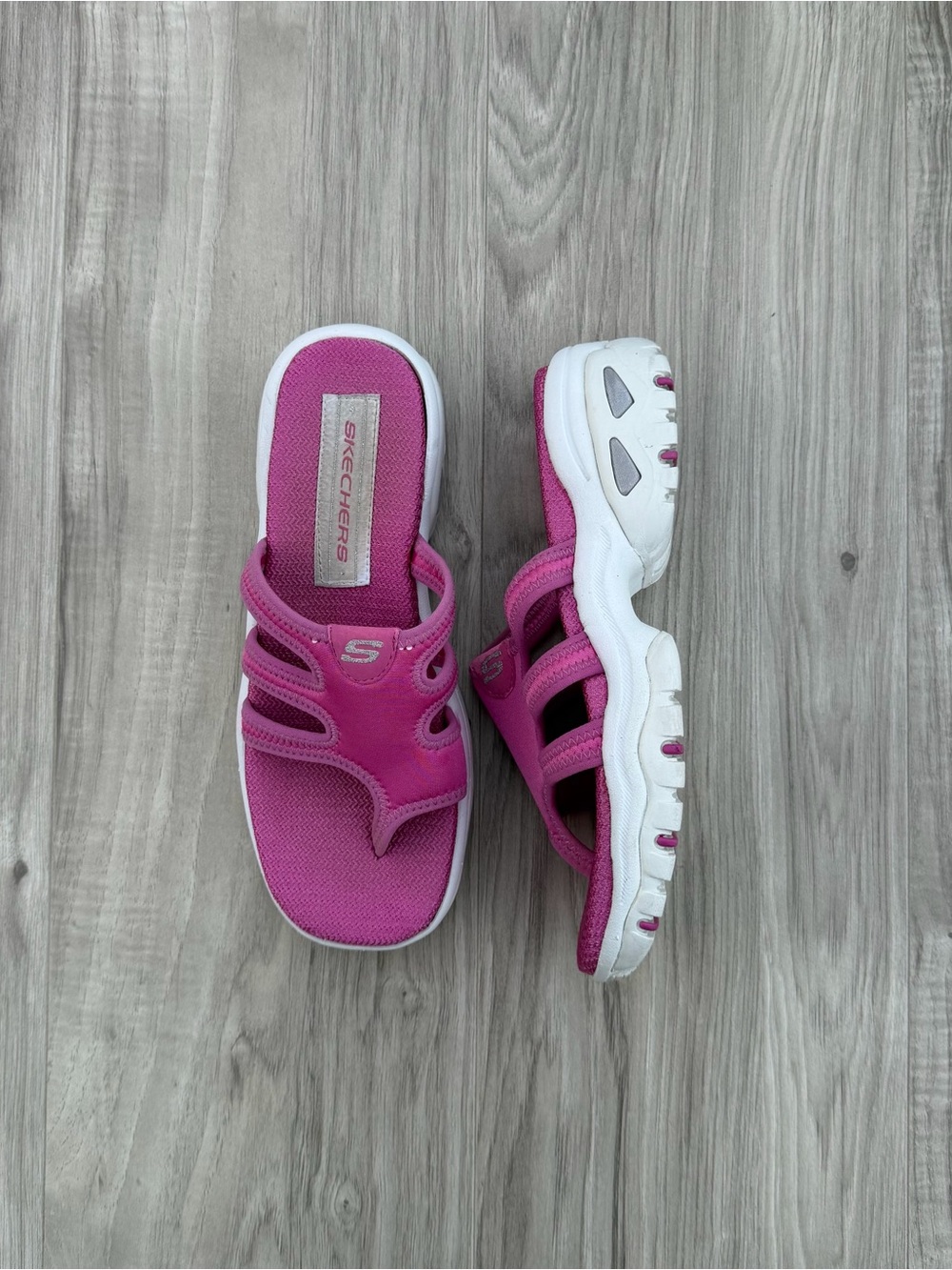 Y2K Skechers pink chunky thong sandals